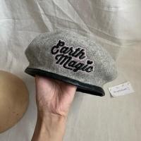 ราคา หมวกสวยสีเทาปักฟอนต์ earthmagic หมวกเบเร่ต์งานญี่ปุ่นมือสอง สภาพดี (28919473561)