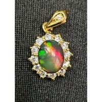 ราคา จี้โอปอลดำ 9x7 มม. ประดับโมอิซาไนต์ เงินแท้ 925 ชุบทอง จี้อัญมณีธรรมชาติ 100% Black opal 9x7mm pendant with moissanite (29887775884)