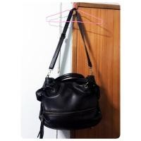 ราคา กระเป๋าสะพายข้าง axixi มือสอง สีดำ วัสดุเป็นหนัง (226904495)