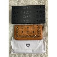 ราคา กระเป๋าสตางค์ MCM zip ของแท้ MCM Round Long Wallet in Camel Leather (42905896592)