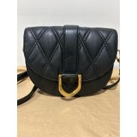 ราคา กระเป๋าครอสบอดี้ Charles and Keith มือสอง ของแท้ ขนาด 9 นิ้ว (24722171792)