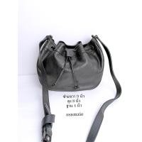 ราคา กระเป๋ามือสอง ราคา 490 บาท ครอสบอดี้ ทรงจีบ หูรูด หนังแท้ แบรนด์ Ssamzie สายยาวสายเดิม (22225533321)