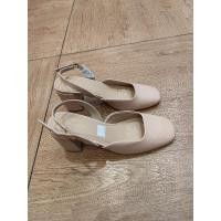 ราคา Chrissie ariana บลัชออนส้นเท้าโดย payless (25445695281)