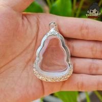 ราคา (จัดส่งเร็ว) กรอบพระปิดตา กรอบพระเงินผสม | ใส่พระปิดตาทรงน้ำเต้าใหญ่ | กว้าง2.6*สูง3.3ซม.(ขนาดจอกระจก) (26885986381)