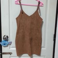 ราคา เดรสสั้น กำมะหยี่ สีน้ำตาล มือสอง (2279237130)