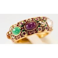 ราคา (R06 ชื่อแบบ "บานบุรี") : แหวนทรงพิรอดประดับพลอยนพเก้าลงยาสีราชาวดี แกะสลักขอบข้างลาย "ใบตำลึง" (4920658083)