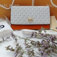 ราคา ️HOT Item ️ ARRIVED MK MINI CLUTCH AND WALLET (29861089510)