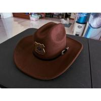 ราคา หมวกคาวบอย หมวกนายอำเภอสีน้ำตาลพร้อมตรา POLICE วัสดุผ้าสักหลาด ไซส์Mวัดรอบหมวก 57-58 เซ็นติเมตร ปีกหมวก 9 เซ็นติเมตร (27586206568)