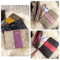 ราคา กระเป๋าคล้องมือ COACH CORNER ZIP WRISTLET IN SIGNATURE CANVAS ของแท้ (1476467925)