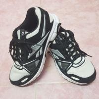 ราคา รองเท้าวิ่ง Reebok แท้!! มือสอง (1477012585)