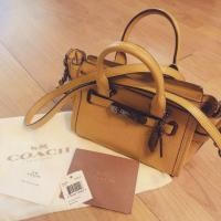 ราคา Coach swagger 20 สีเหลืองอ่อนสวยมาก สภาพกริบ98% แท้100% อปก ครบมาก (2642780401)