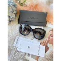 ราคา Salvatore Ferragamo Gradient Smoke Oval Sunglasses (22958987220)