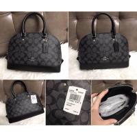 ราคา พร้อมส่ง coach โดมมินิ 10" ลายc สีเทาดำ มีสายสะพายยาว (956172187)