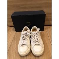 ราคา รองเท้าหนัง สีขาว Fred perry ขนาด EU40 สวยสภาพดี แท้ 100% shopไทย พร้อมกล่อง เจ้าของขายเอง สวยสภาพดี แมชง่าย ราคาดีงาม (25190663118)
