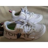 ราคา ของจริงเปื้อนๆหน่อย พร้อมส่ง ราคาป้าย 5,990 รองเท้าผ้าใบ แบรนด์ Tommy สีขาว สภาพดี 41 มือ 2 มีกล่อง (6290291068)
