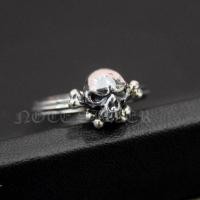 ราคา แหวน หัวกะโหลกเล็กกระดูกไขว้ เงินแท้ Sterling Silver 925 NSRG2064 (10363874886)