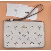 ราคา แท้%จากUSACoach Small Wristlet With Cut Out Tea Rose✨กระเป๋าคล้องข้อมือหญิง Coach (23952802789)