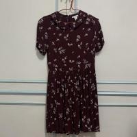 ราคา Forever21 เดรสสีแดงเข้ม ลายดอกไม้ (12904197299)