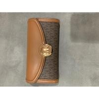 ราคา กระเป๋าสตางค์ผู้หญิง MK แบบยาว กระเป๋าสตางค์ผู้หญิงแบบยาว มือสอง ของแท้ 100% สภาพนางฟ้า (20178970663)