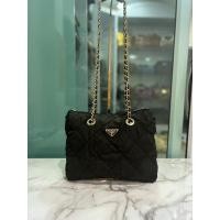 ราคา Used Prada Vintage Shoulder Bag (15730218541)