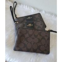 ราคา ✈ Coach แท้ 100% กระเป๋าคล้องมือ 1 ซิป size S (4190954900)