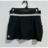 ราคา Adidas climalite กระโปรงเทนนิสกระโปรงกีฬา rokcel olga กระโปรงกีฬาสีดําสีขาวแถบด้านหน้าโลโก้ pl preloved thrift (43455793355)