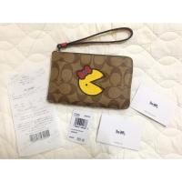 ราคา Coach F75594 กระเป๋าสตางค์ คล้องมือ Coach x Pacman ไซส์ S 1 ซิป (4001430034)