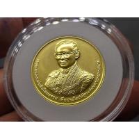 ราคา เหรียญทองคำ (ทอง 99 % หนัก 1 บาท) ที่ระลึก 60 ปี บรมราชาภิเษก ทองคำพ่นทราย พ.ศ.2553 พร้อมกล่องไม้ ใบเซอร์ อุปกรณ์ครบ (18467818377)