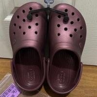 ราคา ‼️Sale ขาดทุน สภาพ95% รองเท้า crocs ของแท้มือสองใส่แค่ 1 ครั้ง shop central จาก 2190 ปล่อย 900 บาท (7141077717)