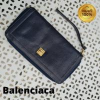 ราคา Balenciaga กระเป๋าสตางค์ซิปรอบมือสอง บาเลนเซียก้าของแท้ หนังแท้ สีกรม น้ำเงินเข้ม มาพร้อมสายคล้องมือ ใส่มือถือได้ (10072027800)