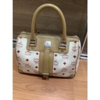 ราคา MCMหมอน10"สีครีมหนังดีน้ำหนักเบาใม่มีตำหนิหนัก (10147676931)