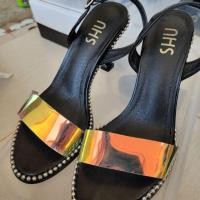 ราคา shuberry แท้100% ใส่ 2ครั้ง สภาพใหม่ ราคาเต็ม1,990 (6126115644)