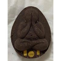 ราคา พระปิดตาเศรษฐีใหญ่ พิมพ์จักรพรรดิ รุ่นเศรษฐีสมปรารถนา เนื้อไม้ตะเคียนทองตะกรุดทองคำ2ดอก หลวงพ่อสุริยันต์ โฆสปัญโญ วัดป่า (24931915021)