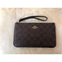 ราคา Coach Large wristlet in Signature รุ่น Coach F58695 ไซร์ L แท้% ใหม่ (1289970368)