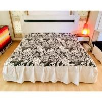 ราคา ผ้าคลุมเตียง (กระโปรงเตียง) หรือผ้าปูที่นอน (แบบหนา) ขนาด 6ฟุต สีดำลายใบไม้ มือสองสภาพดี สินค้าญี่ปุ่น-เกาหลีแท้ (22760733749)