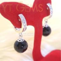 ราคา ต่างหู นิล (Onyx) เจียรเหลี่ยม ห่วงฝังเพชร เงินแท้ 925 ชุบทองคำขาว YTG-11734 YTGEMS (19565325117)