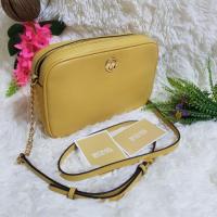 ราคา MK Crossbody ทรงกล่องสีเหลือง 10นิ้ว สวยมากๆ ซื้อจากOutletญี่ปุ่นค่ะ ใหม่ยังไม่ได้ใช้เลย (5001145358)