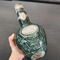 ราคา ขวดกระเบื้อง CHIVAS ROYAL SALUTE งานอังกฤษ ไม่มีฝาปิด ฝาปิดไม่มี งานเก่า30ปี สภาพตามรูป สติ๊กเกอร์มีลอก (29261543630)