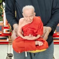 ราคา NMT8 หลวงปู่ทวด เหยียบน้ำทะเลจืด วัดช้างให้ หน้าตัก5นิ้ว งานไฟเบอร์หุ่นขี้ผึ้งห่มจีวรติดเกศาเสมือนจริง (20091515160)