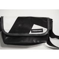 ราคา FREITAG Hawaii 5 o (New with tag) สีดำ-ขาว ผ้าหนานุ่ม (1760221784)