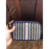 ราคา ส่งต่อ กระเป๋าคล้องมือ Tory Burch Gemini Link Canvas Wristlet in Bondi Blue ของแท้% พร้อมส่ง!ส่งฟรี!สนใจต่อรองราคาได้‼️ (23407158807)