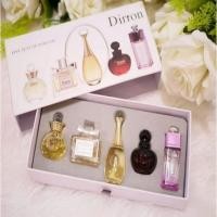 ราคา Dirron Five Sets Of Perfume 5ml.x5ชุดน้ำหอมสำหรับผู้หญิง 5บุคคลิกไฮโซ/เซ็กซี่/ร้อนแรง/สวยหวาน/หรูหรา ปรับได้หลายลุคในแต่ (7031631248)