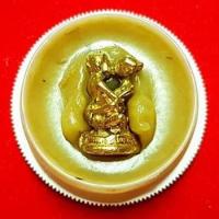 ราคา สีผึ้งเสน่ห์อิ่นนั่งกอดกัน (1255639822)