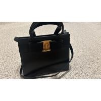 ราคา ขายกระเป๋า Ferragamo แท้ มือสอง (41210231600)