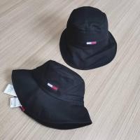 ราคา พร้อมส่ง Tommy wide bucket hat หมวกปีกดำ สีเบจ รุ่นนี้ปีกกว้างกว่ารุ่นปกติ (16149798492)