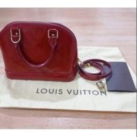 ราคา Used LV Alma bb vernis (หนังแก้ว สีแดง) สภาพสวยมาก ไม่ดูดสี ขอบมุมสวย (5012420920)