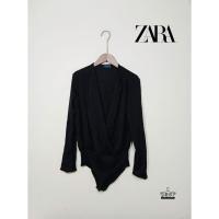 ราคา (พร้อมจัดส่ง) บอดี้สูทผู้หญิง แขนยาว ZARA สีดำ ผ้าลื่นบาง สภาพ90% (41503224426)