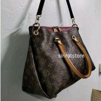 ราคา กระเป๋าสะพาย Louis Vuitton(หลุยส์วิตตอง) paris marde in france รุ่น Pallas มือสองงานลุ้น (21790764981)