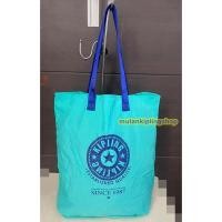 ราคา ส่งฟรีEMS ของใหม่ มีตำหนิ รอยเหลืองคราบกาว KIPLING HIP HURRAY Foldable Tote Bag - Breezy Turq (8035010191)