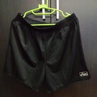 ราคา กางเกงขาสั้น สีดำ ผ้าลื่น asics เชือกผูกด้านใน (27215563451)